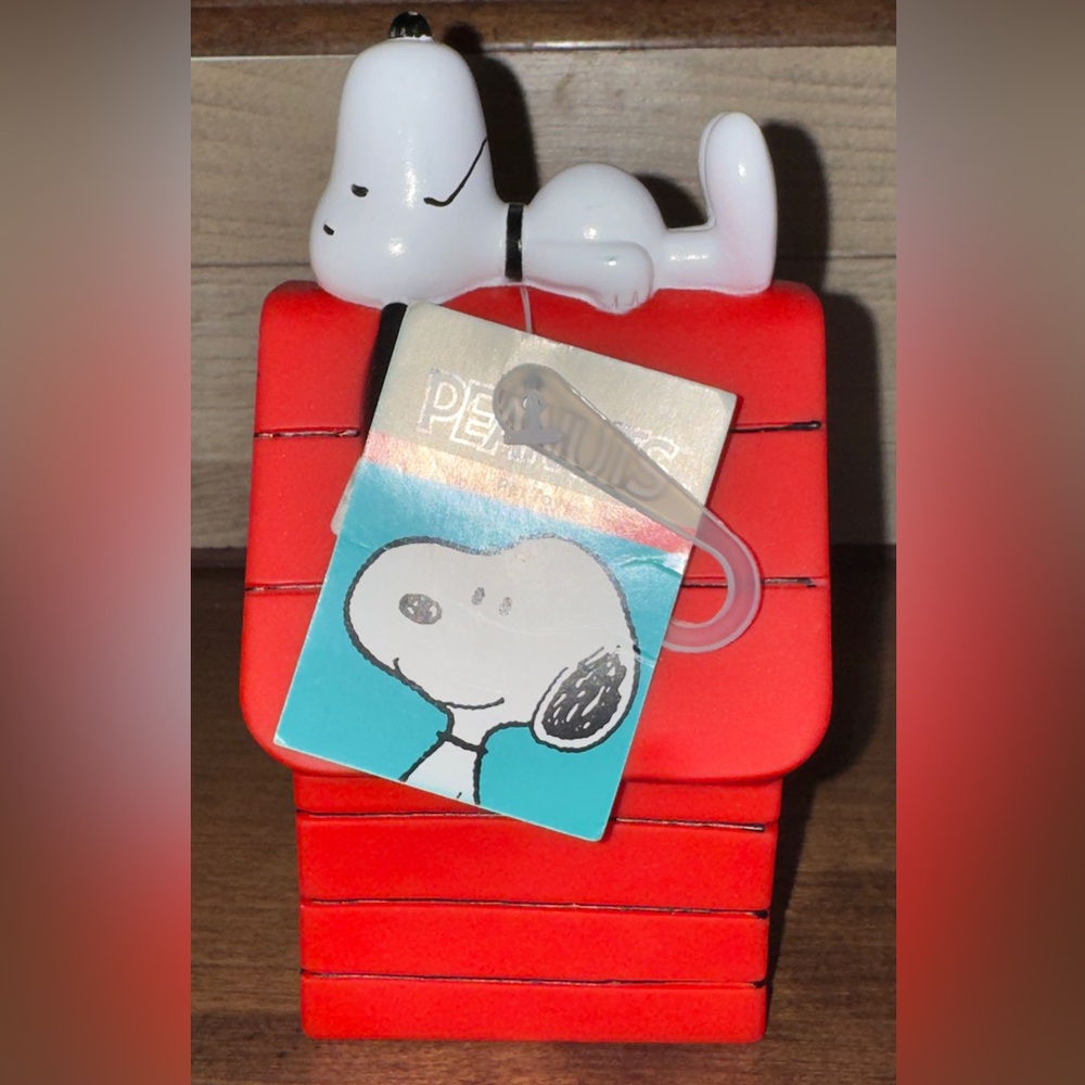Super Cute Peanuts - Snoopy With Dog House - Squeaky Pet Toy 6.5” - NEW - Picture 3 of 12